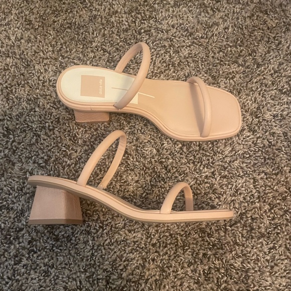 Dolce Vita. Low heels. Size 7 - Picture 4 of 4